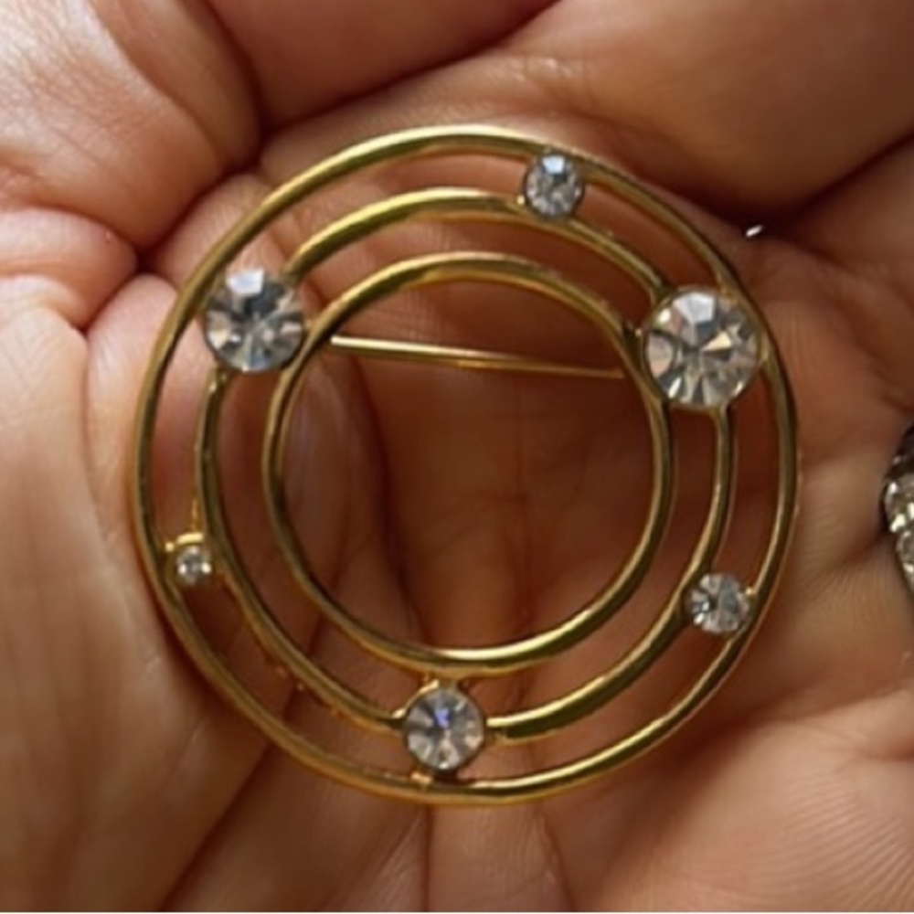 Monet vintage gold brooch